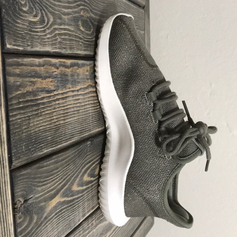 Army green Adidas - Picture 1 of 5